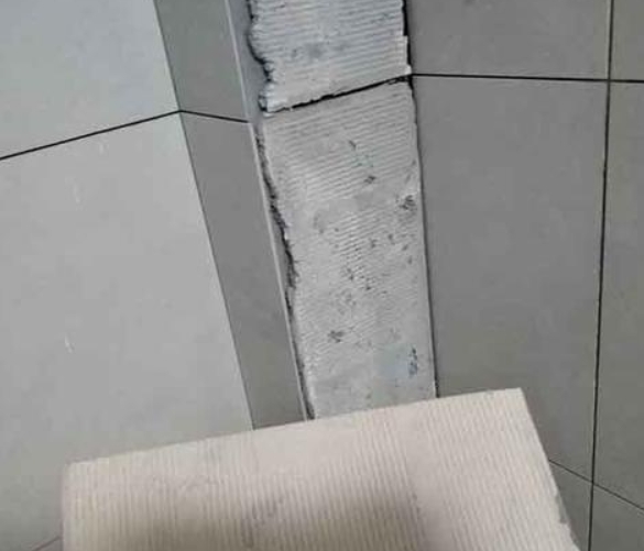 新宾瓷砖空鼓维修公司分享下厨房瓷砖脱落的补救措施。